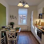 Gaesteliebling, Piepmaeker Mit Parkplatz Und Terrasse, Bahnhof Fusslaeufig شقة *